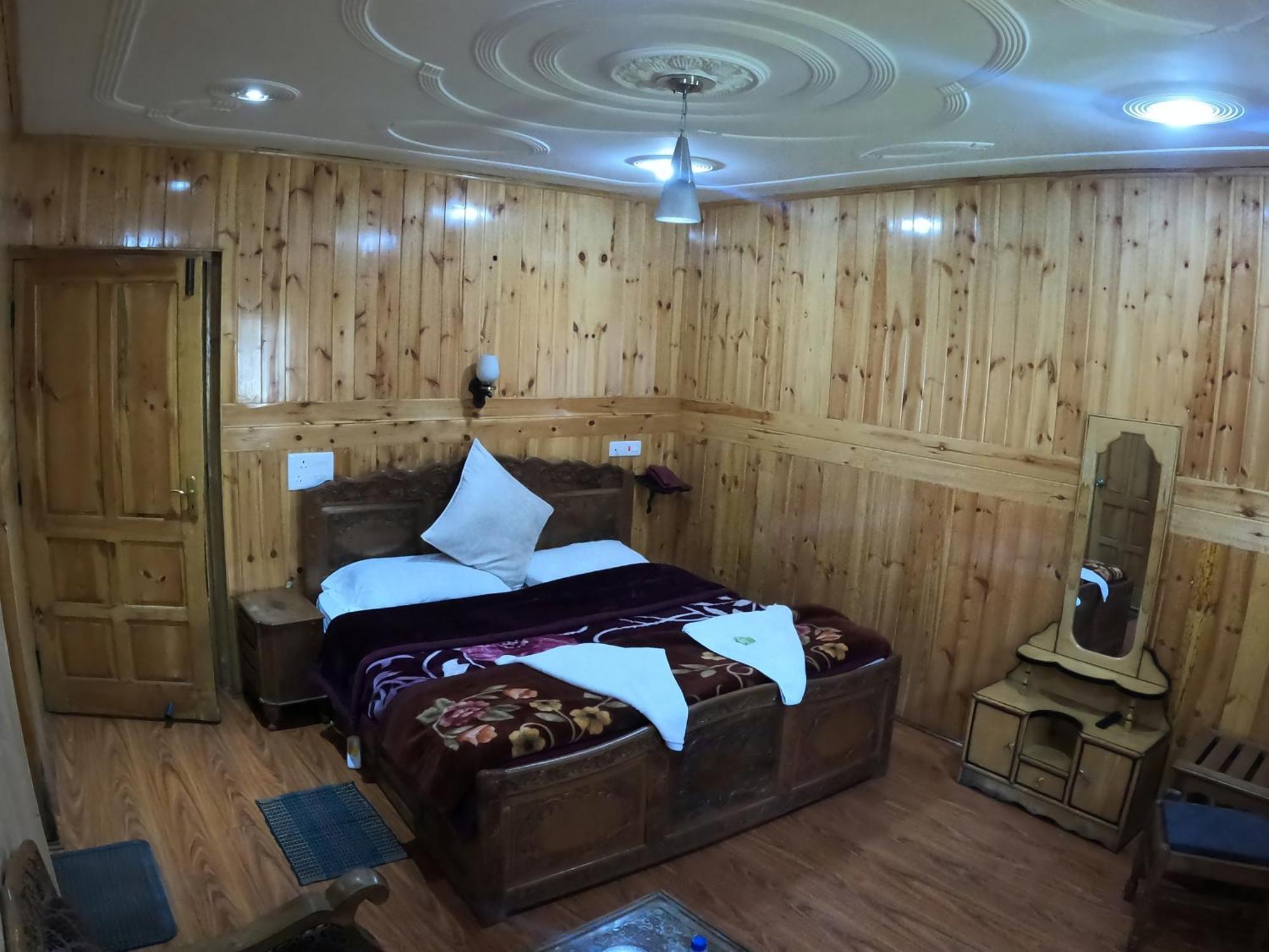 Hotel Barzman Sonamarg Exterior photo